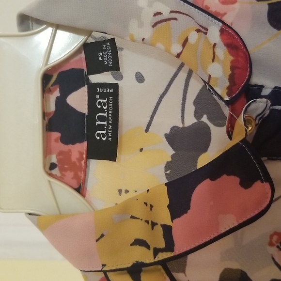 Women a.n.a Flower Pattern Half Sleeve Blouse - Petite Small - Picture 3 of 5